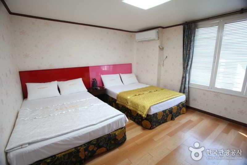 Hotel Valentine Кёнджу Экстерьер фото