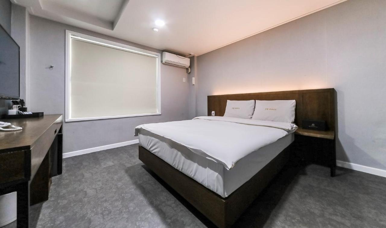 Hotel Valentine Кёнджу Экстерьер фото